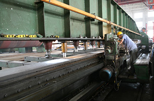 自製長16m刨邊機